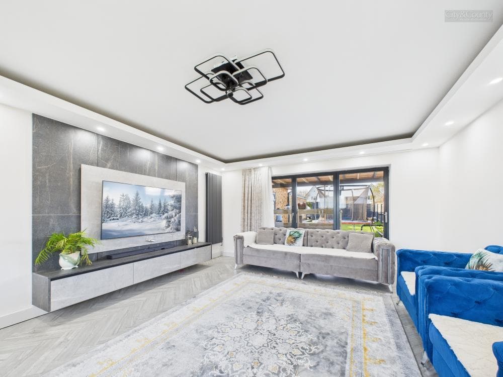 Bradwell Road, Netherton, Peterborough, PE3 9PY