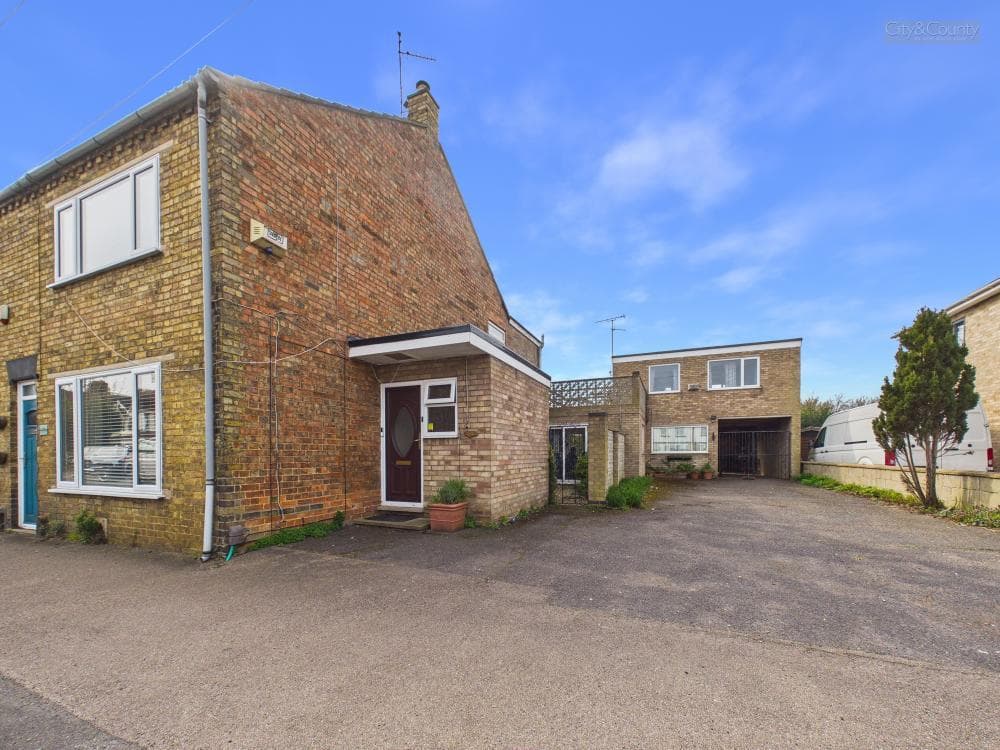 Lincoln Road, Werrington, Peterborough, PE4 6LE