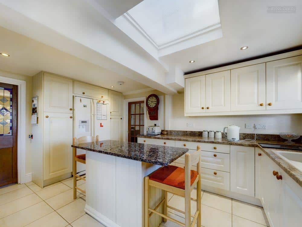 0qq 6 bed detached house for sale in The Causeway, Thorney, Peterborough ...